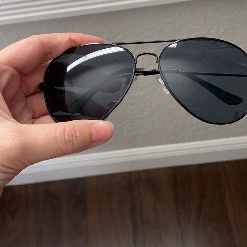 Sunglass Bundle - Picture 5 of 6